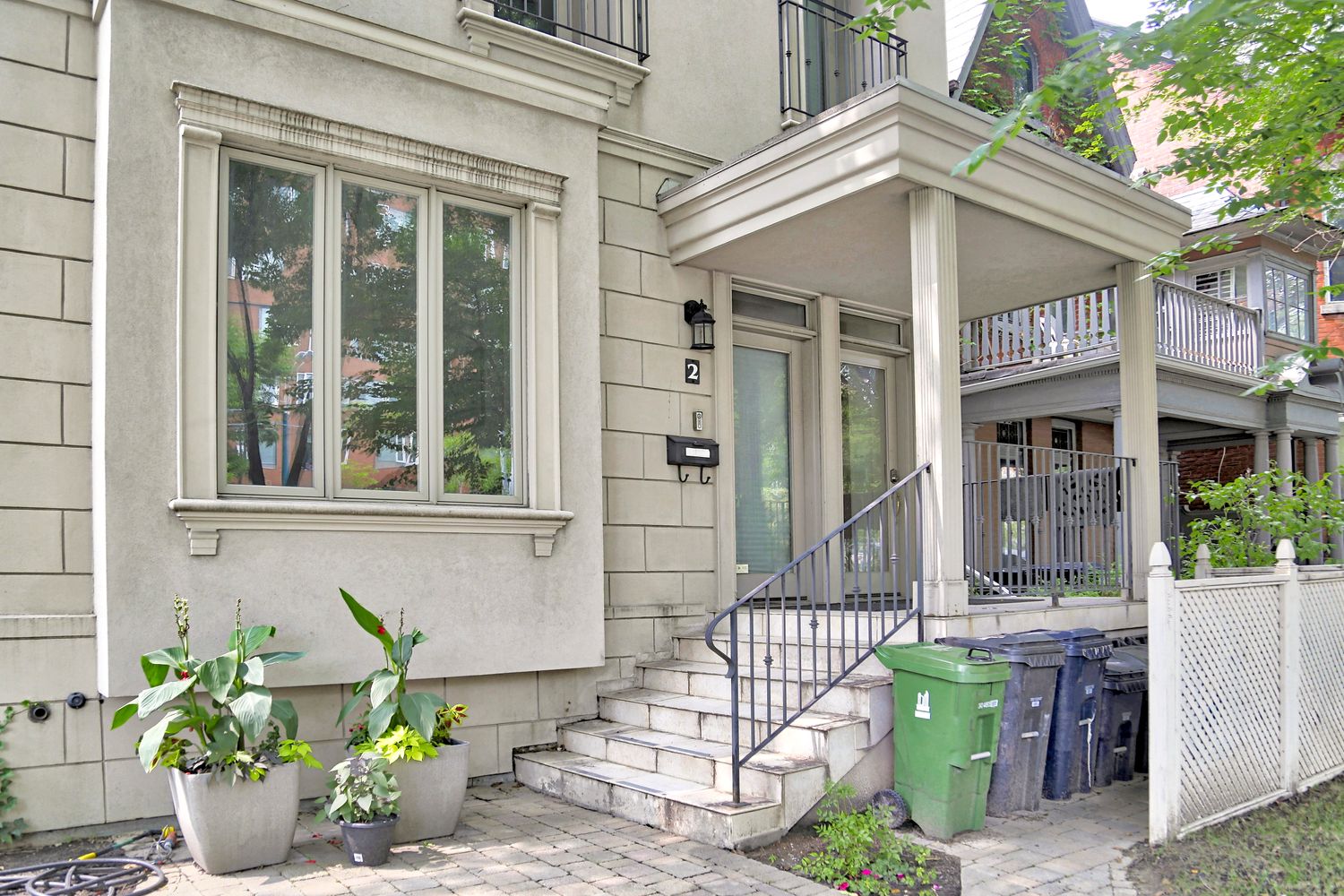 578 Spadina Avenue. 578 Spadina Townhomes is located in  Downtown, Toronto - image #3 of 5