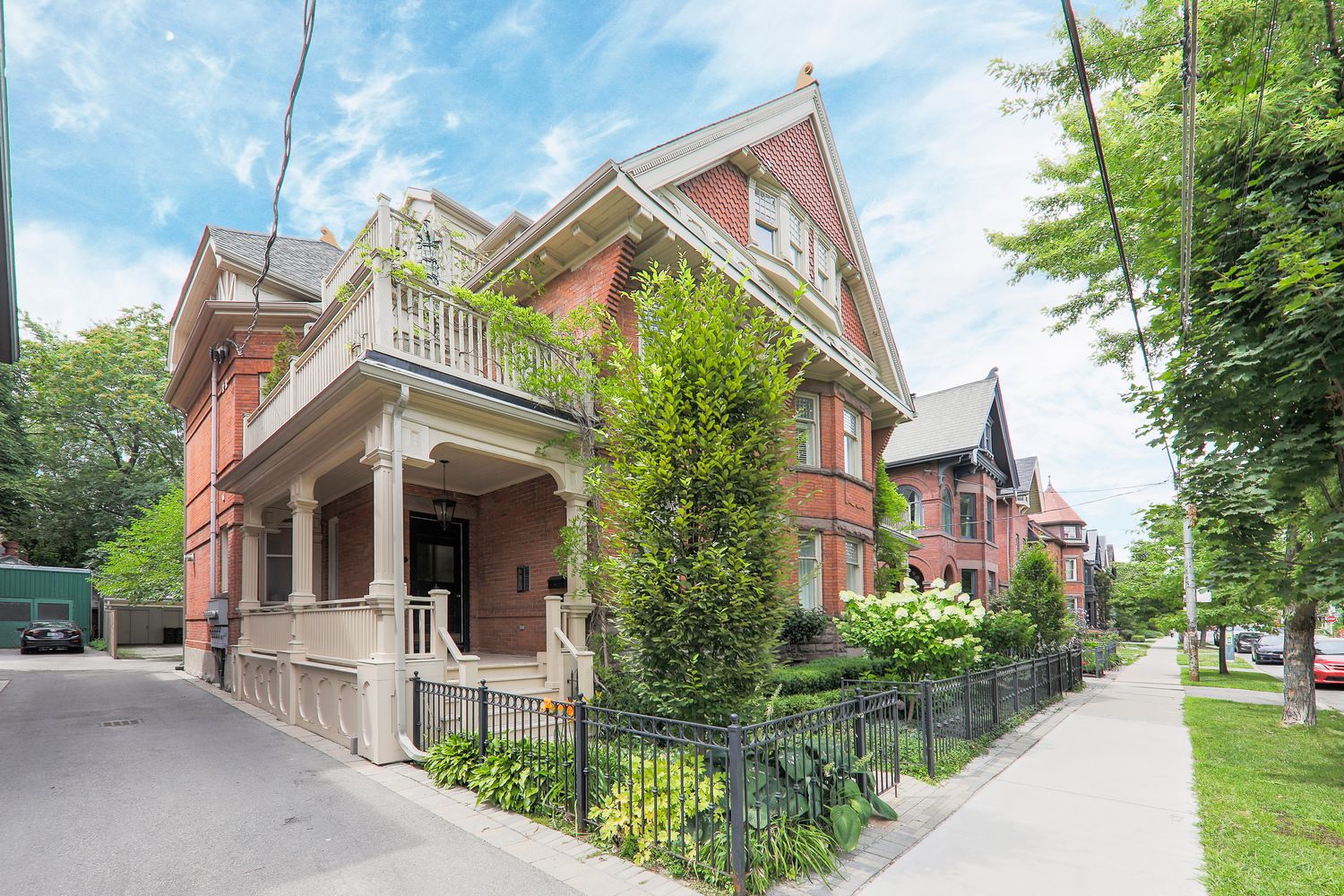 118 Bedford Road. Bedford Mansion Townhomes is located in  Downtown, Toronto - image #1 of 4