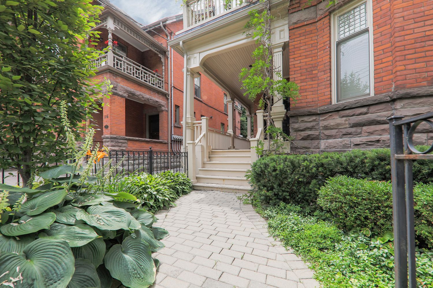 118 Bedford Road. Bedford Mansion Townhomes is located in  Downtown, Toronto - image #4 of 4