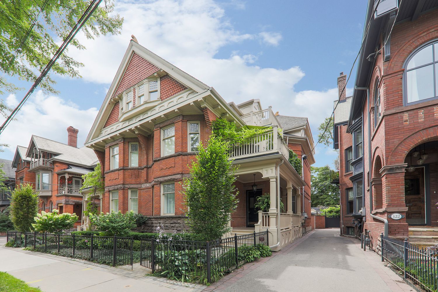 120 Bedford Road. Bedford Mansion Lofts is located in  Downtown, Toronto - image #1 of 4