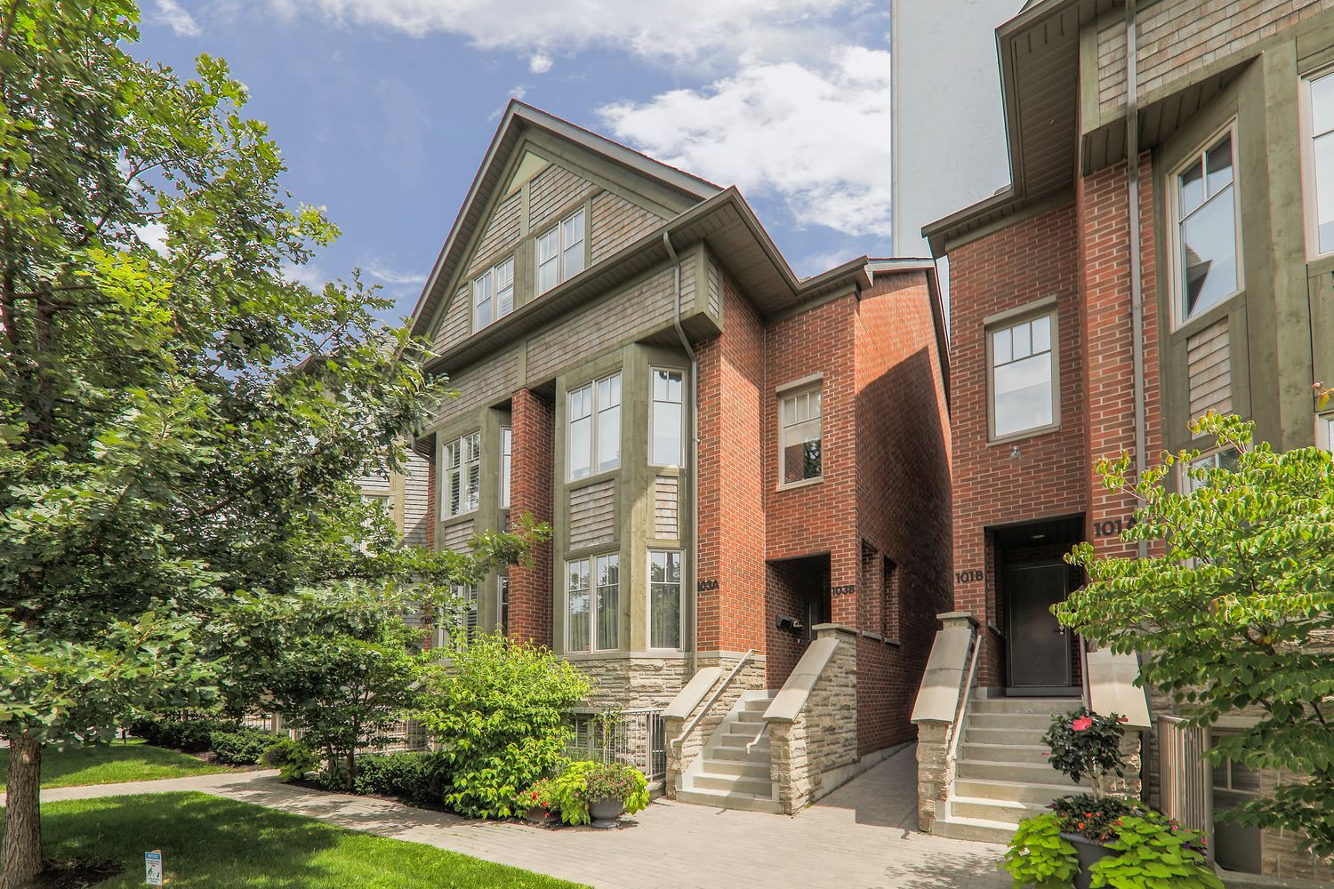 99-105 Walmer Road. Walmer Road Townhomes is located in  Downtown, Toronto - image #2 of 5