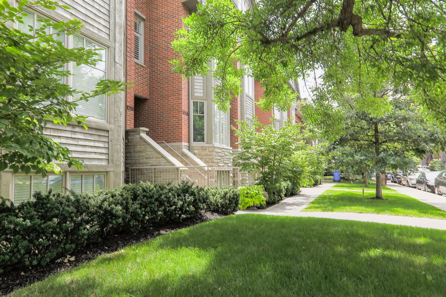 99-105 Walmer Road. Walmer Road Townhomes is located in  Downtown, Toronto - image #3 of 5