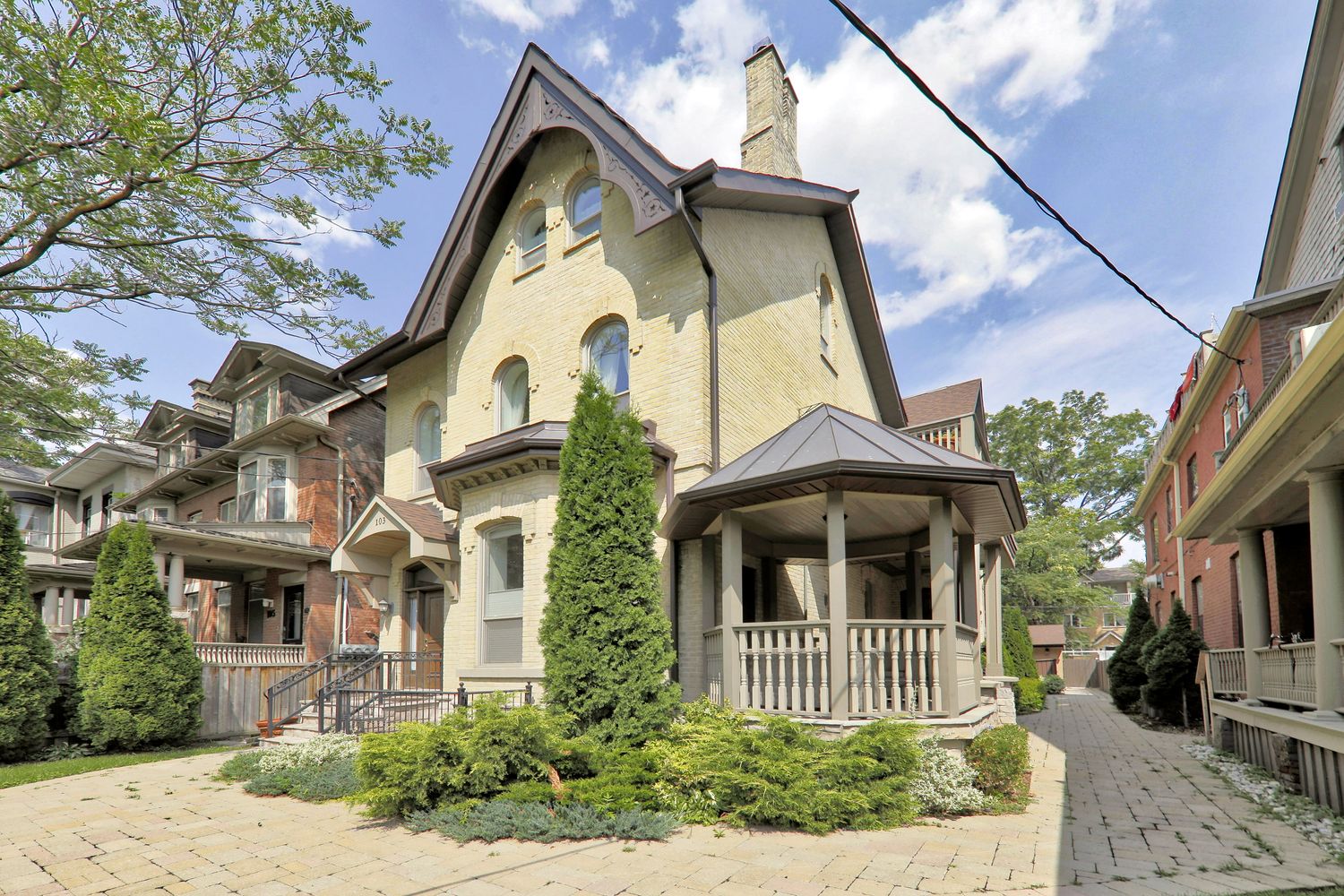 103 Pembroke Street. The Four Courts Cabbagetown is located in  Downtown, Toronto - image #2 of 4