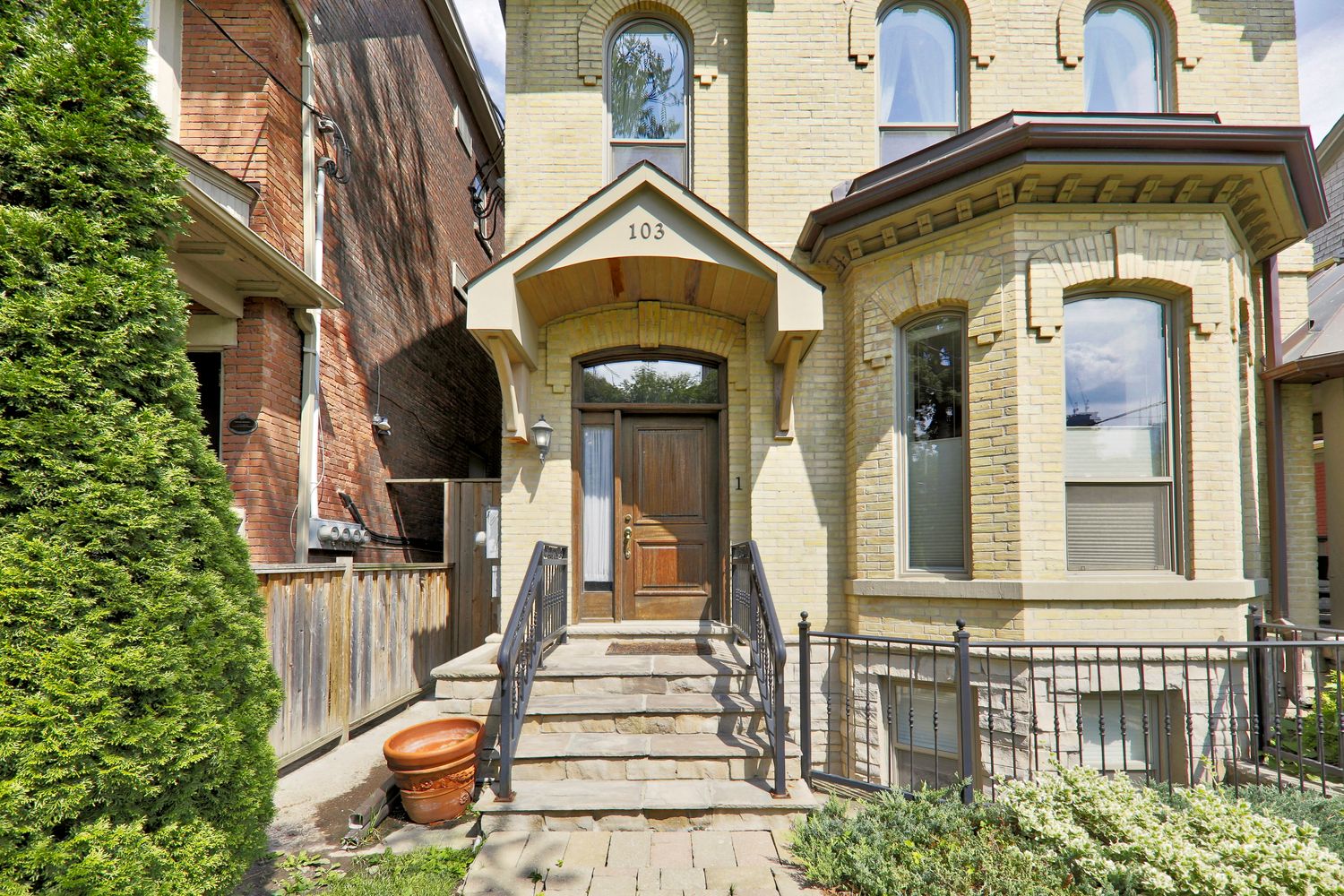 103 Pembroke Street. The Four Courts Cabbagetown is located in  Downtown, Toronto - image #3 of 4