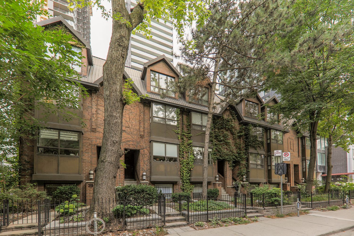 19 Dundonald Street. Terrace Court is located in  Downtown, Toronto - image #1 of 5