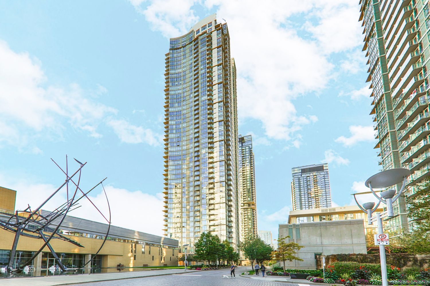 35 Mariner Terrace. Harbour View Estates II Condos is located in  Downtown, Toronto - image #2 of 4