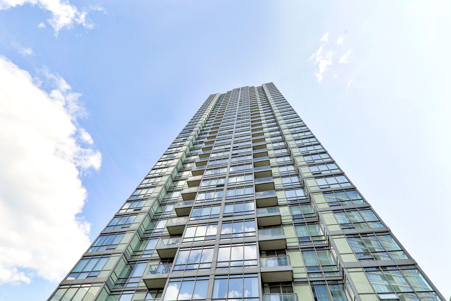 5 Mariner Terrace. Harbour View Estates III Condos is located in  Downtown, Toronto - image #3 of 7