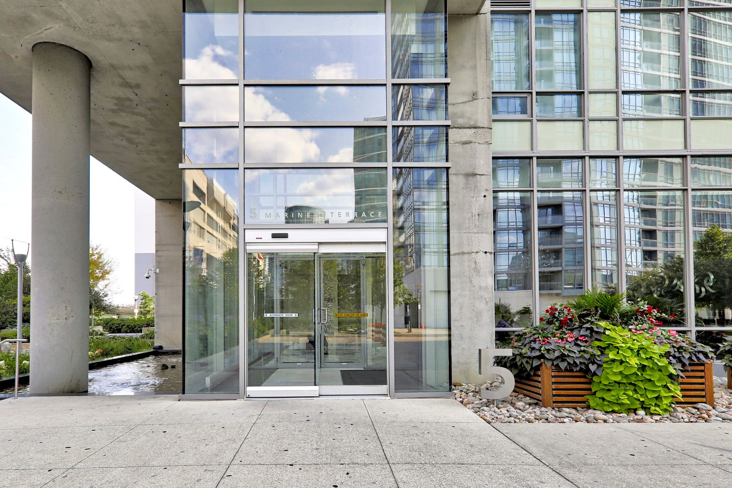 5 Mariner Terrace. Harbour View Estates III Condos is located in  Downtown, Toronto - image #5 of 7