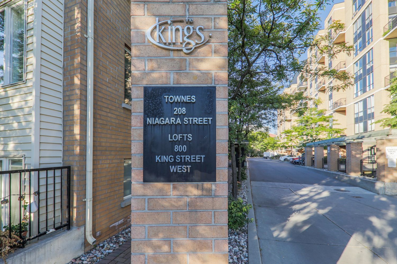 208 Niagara Street. The Kings Townhouses is located in  Downtown, Toronto - image #5 of 5