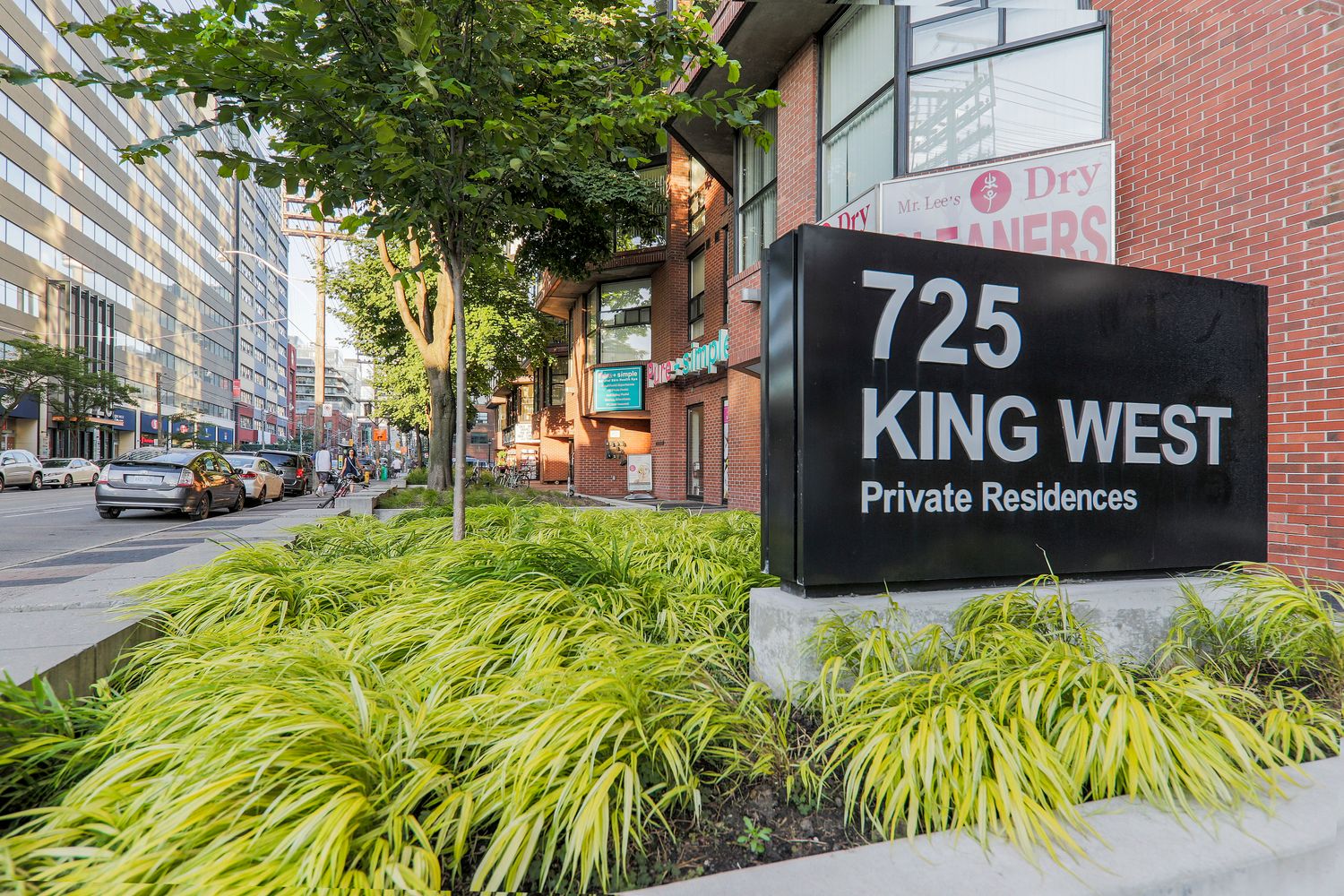 725 King Street W. The Summit III Condos is located in  Downtown, Toronto - image #4 of 5