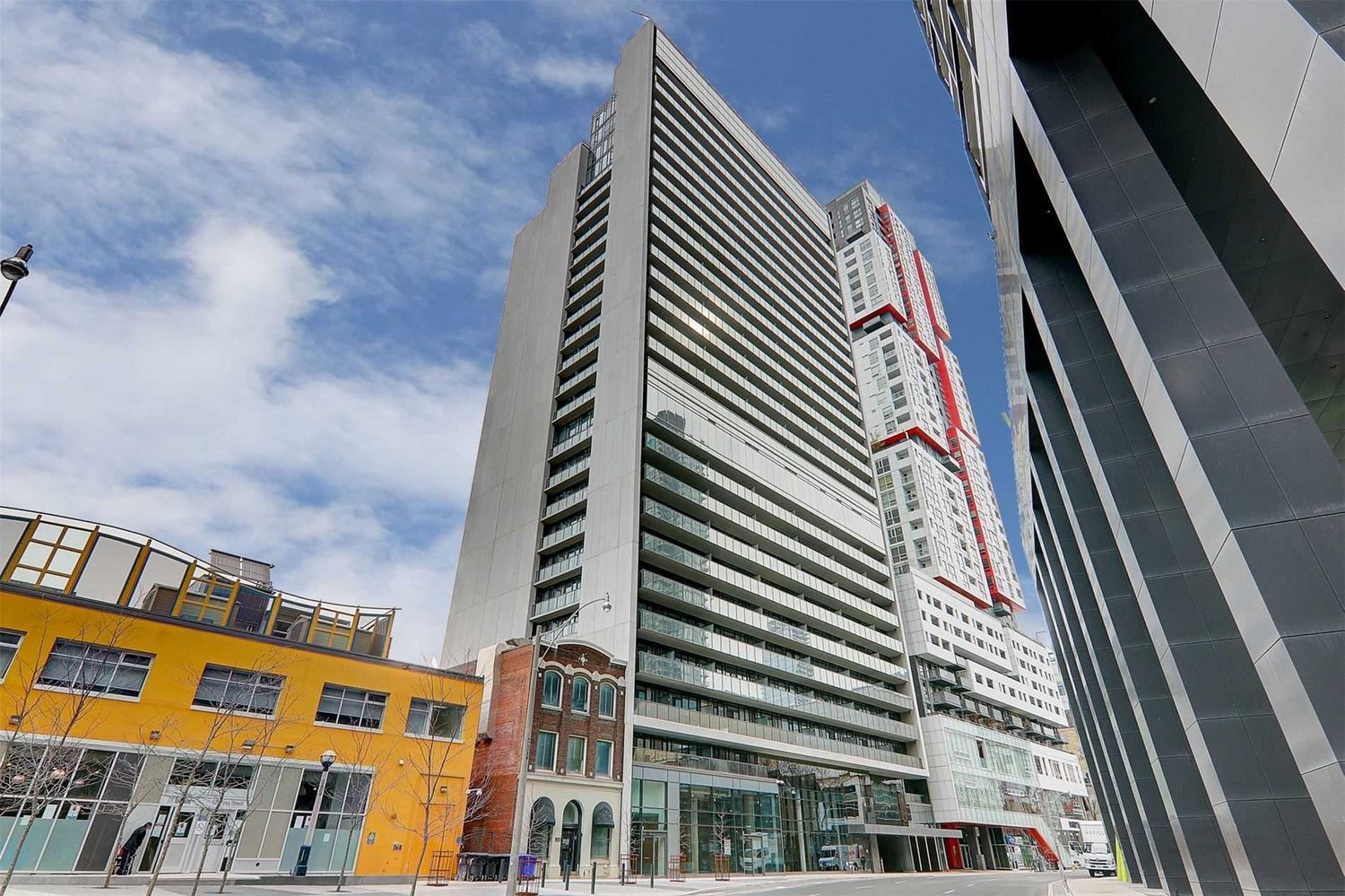 330 Richmond Street W. 330 Richmond Condos is located in  Downtown, Toronto - image #1 of 2