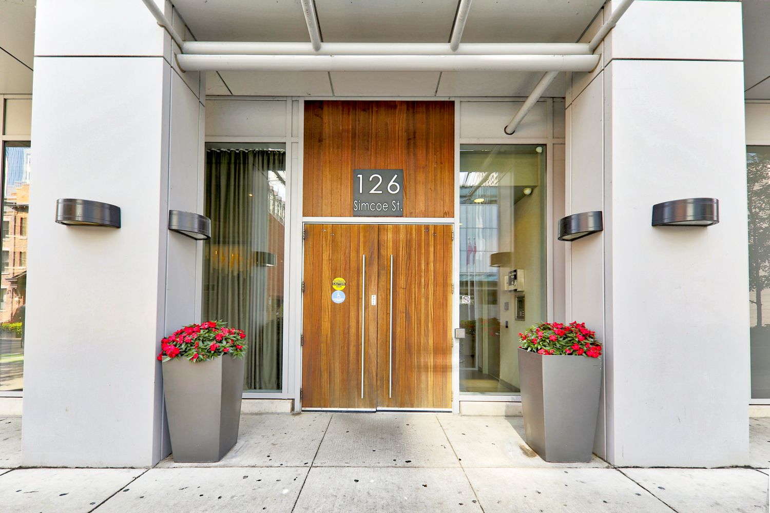 126 Simcoe Street. Boutique II Condos is located in  Downtown, Toronto - image #4 of 5