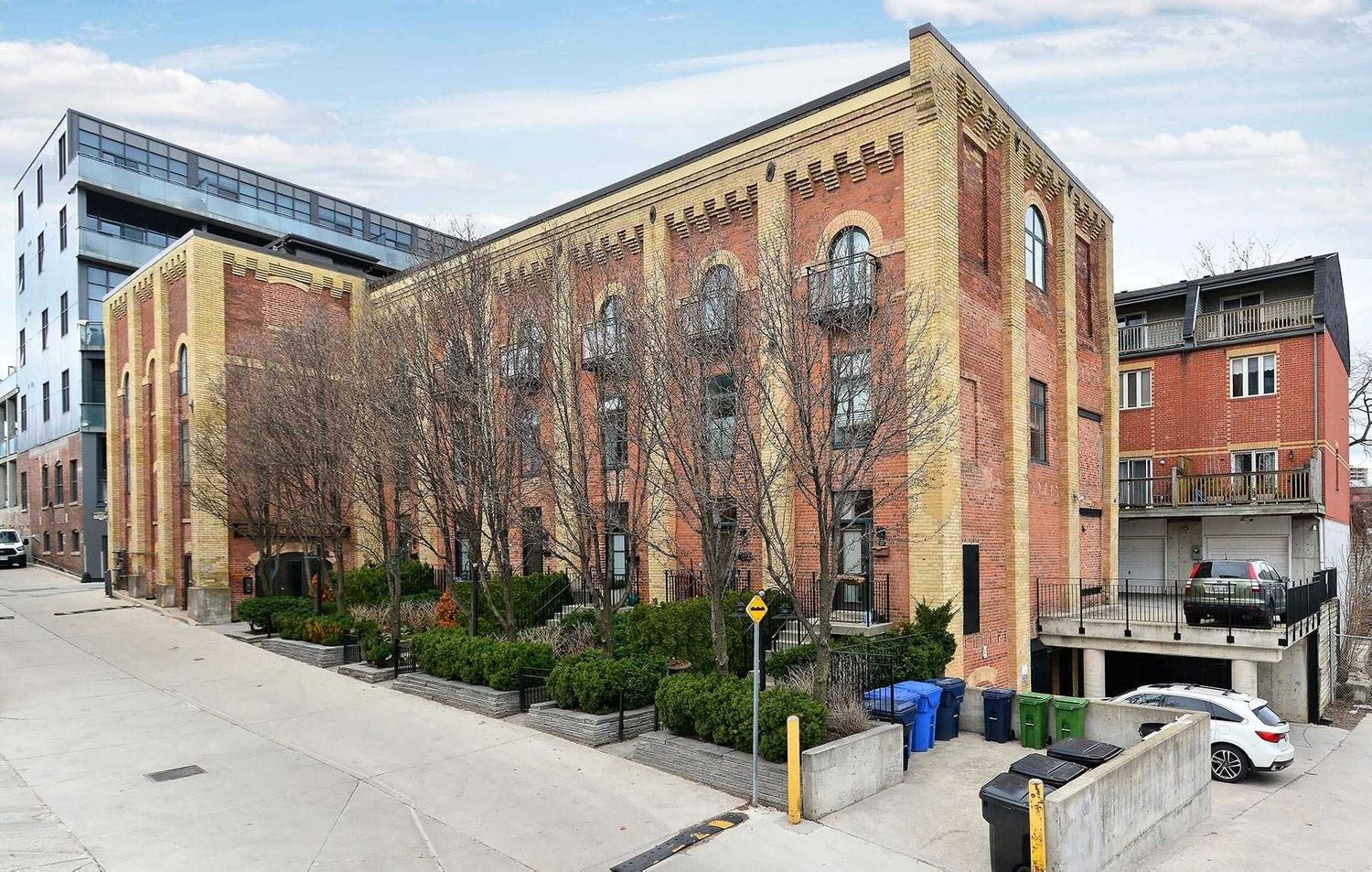 27-39 Old Brewery Lane. The Malthouse Loft Towns is located in  Downtown, Toronto - image #1 of 5