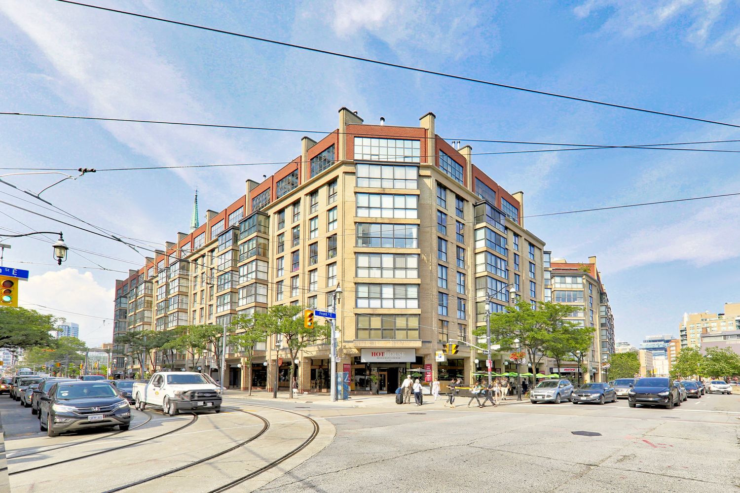 35 Church Street. Market Square I Condos is located in  Downtown, Toronto - image #1 of 4