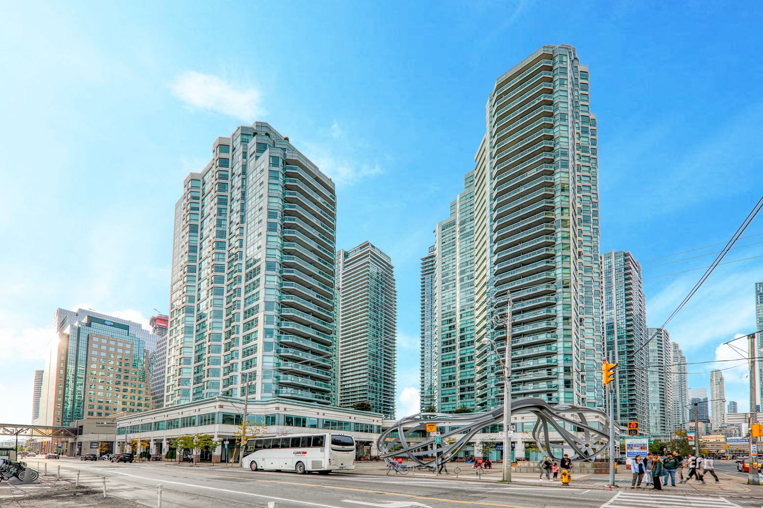 10 Queens Quay W. Residences Of The World Trade Centre II is located in  Downtown, Toronto - image #1 of 4