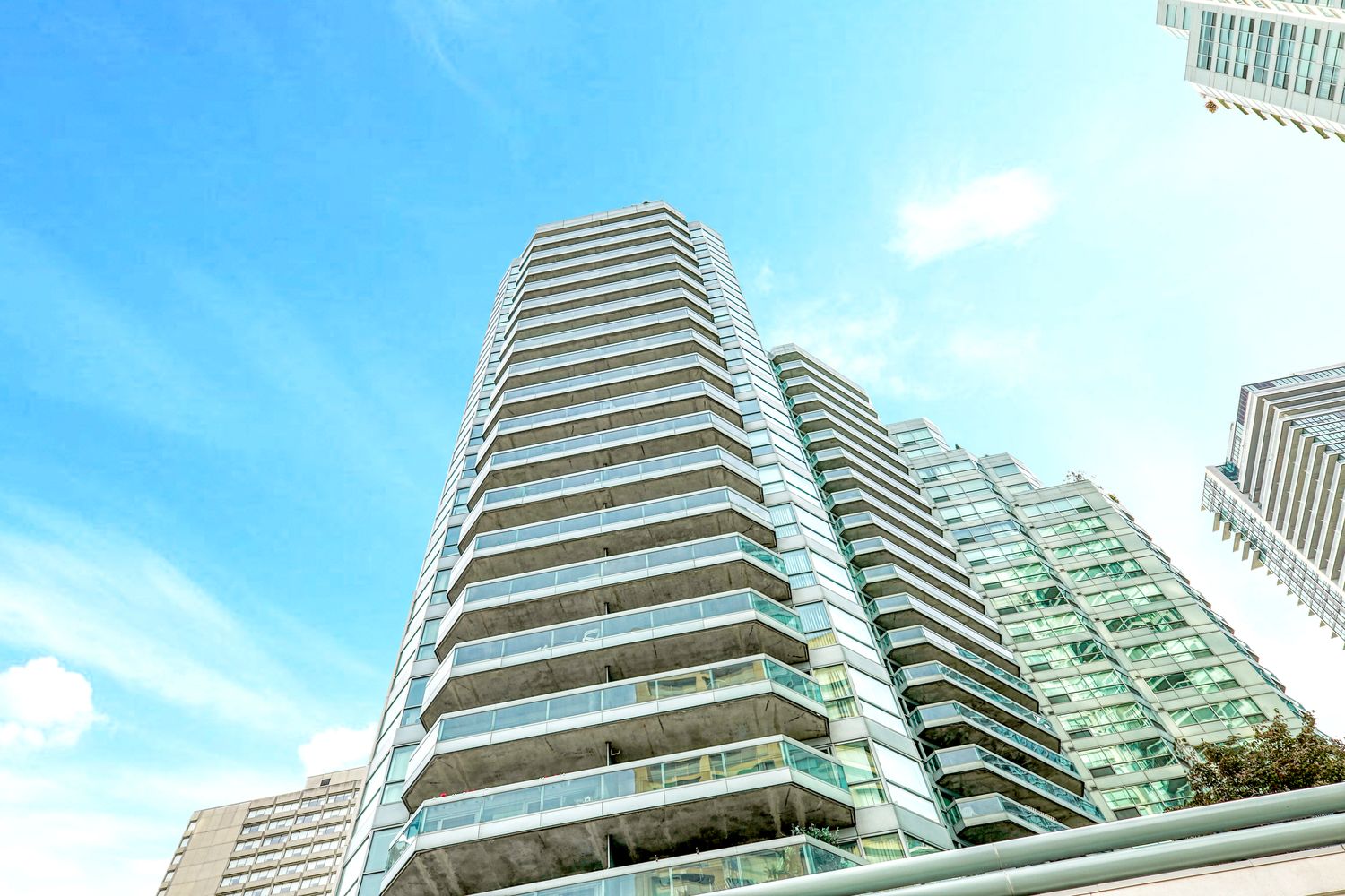 10 Queens Quay W. Residences Of The World Trade Centre II is located in  Downtown, Toronto - image #3 of 4