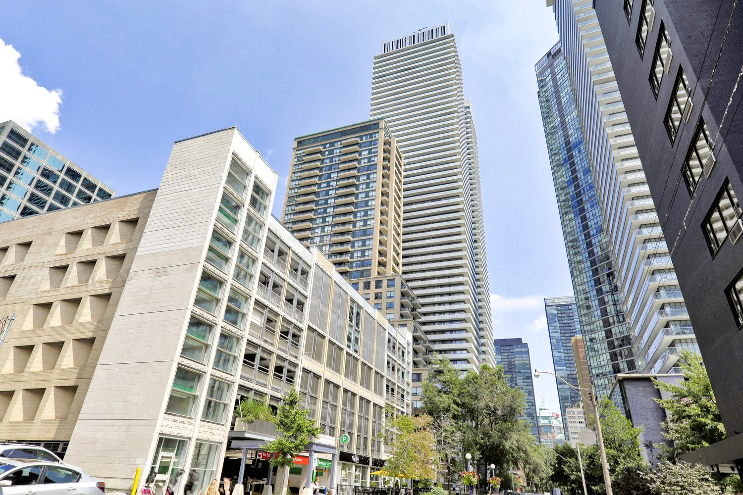 42 Charles Street E. Casa II Condos is located in  Downtown, Toronto - image #1 of 3