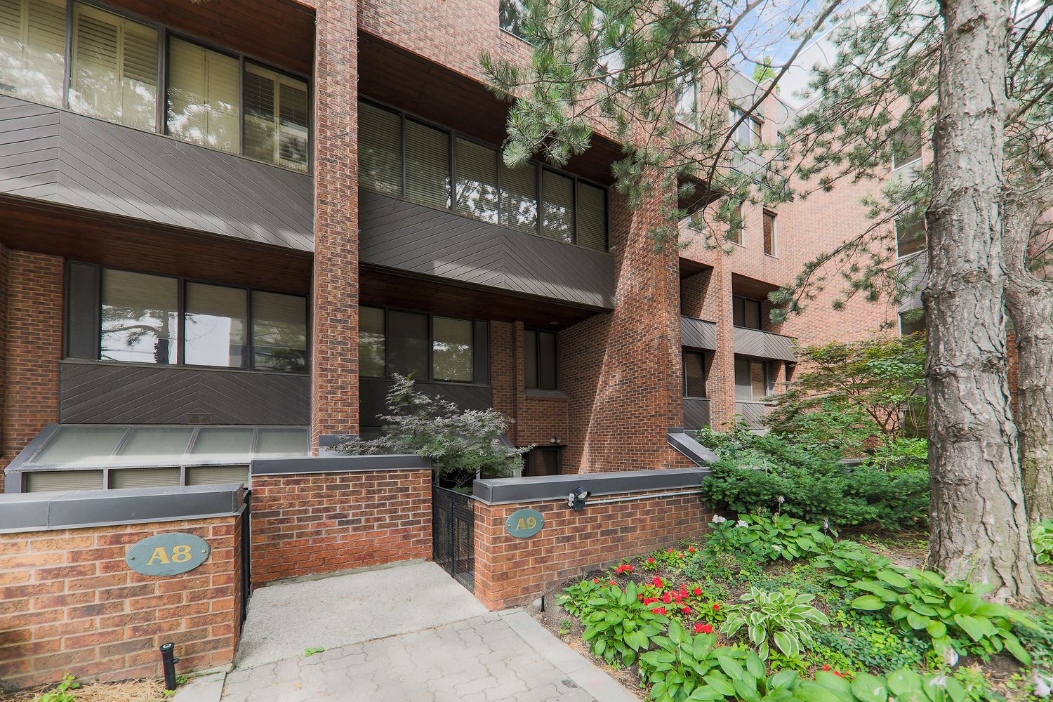 142 Pears Avenue. 142 Pears Avenue Condos is located in  Downtown, Toronto - image #3 of 5