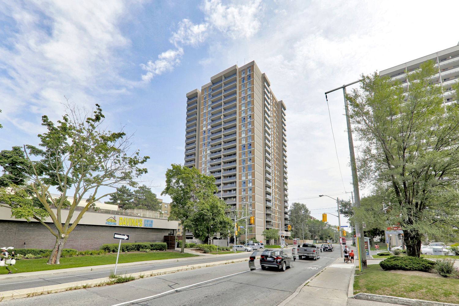 135 Marlee Avenue. 135 Marlee Avenue Condos is located in  York Crosstown, Toronto - image #1 of 7