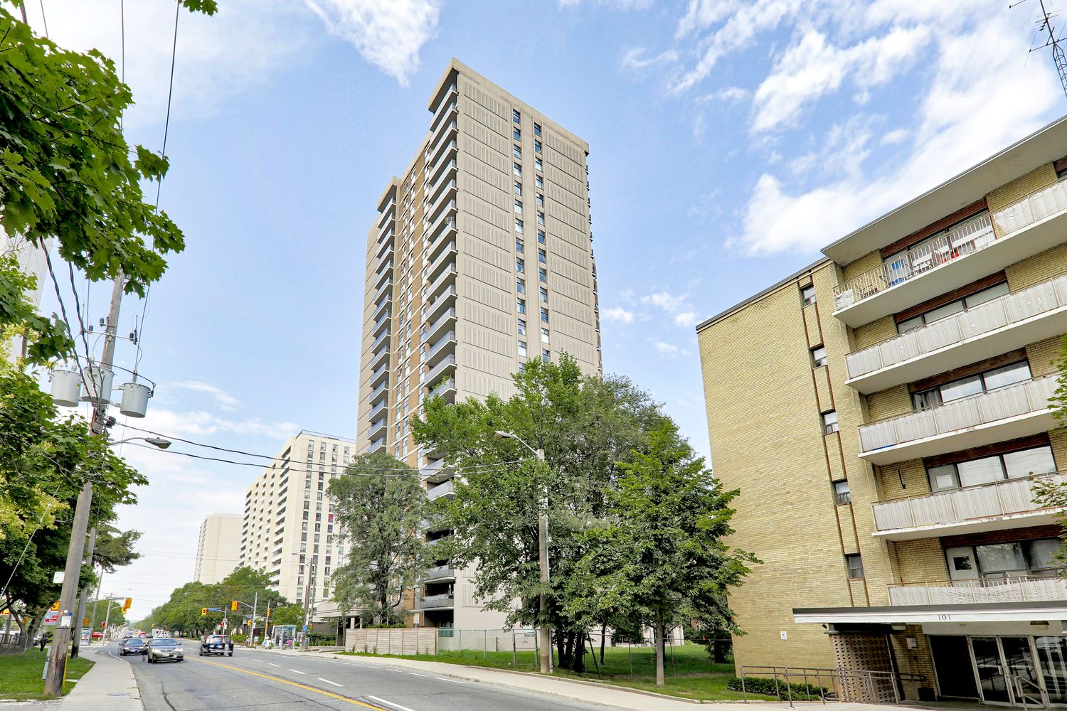 135 Marlee Avenue. 135 Marlee Avenue Condos is located in  York Crosstown, Toronto - image #2 of 7