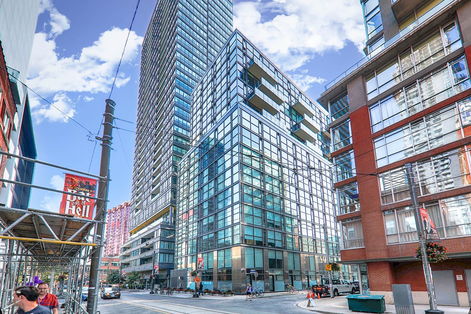 25 Oxley Street. Glas is located in  Downtown, Toronto - image #2 of 6