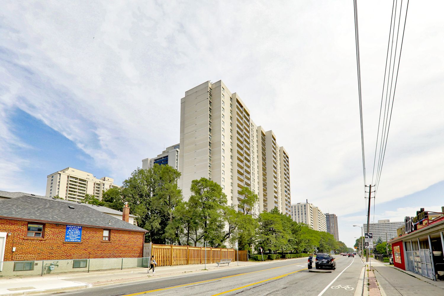 155 Marlee Avenue. Briar Hill Towers is located in  York Crosstown, Toronto - image #2 of 6