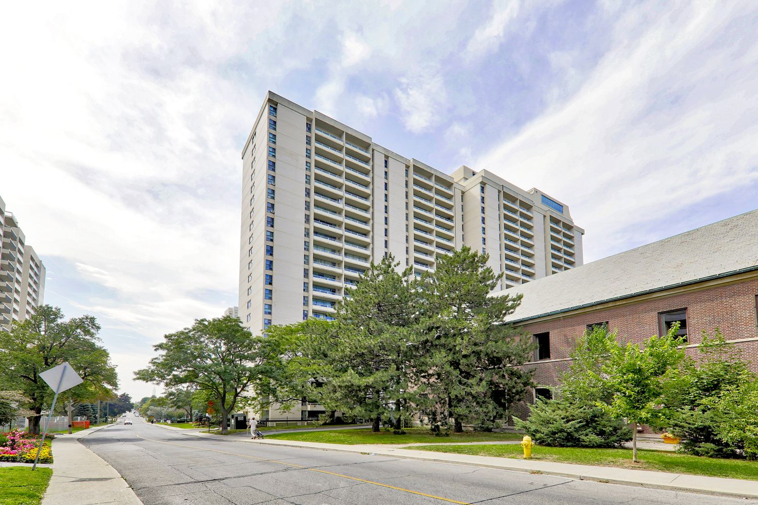 360 Ridelle Avenue. The Allenway is located in  York Crosstown, Toronto - image #2 of 7