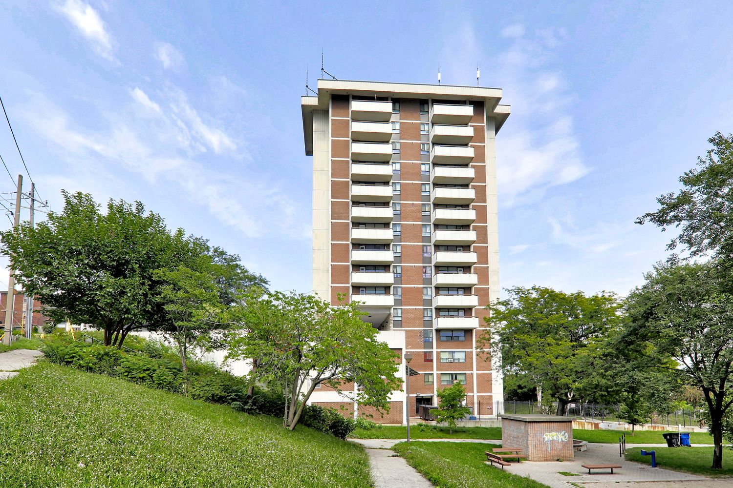 541 Blackthorn Ave. This condo at Blackthorn Manor is located in  York Crosstown, Toronto - image #2 of 7 by Strata.ca