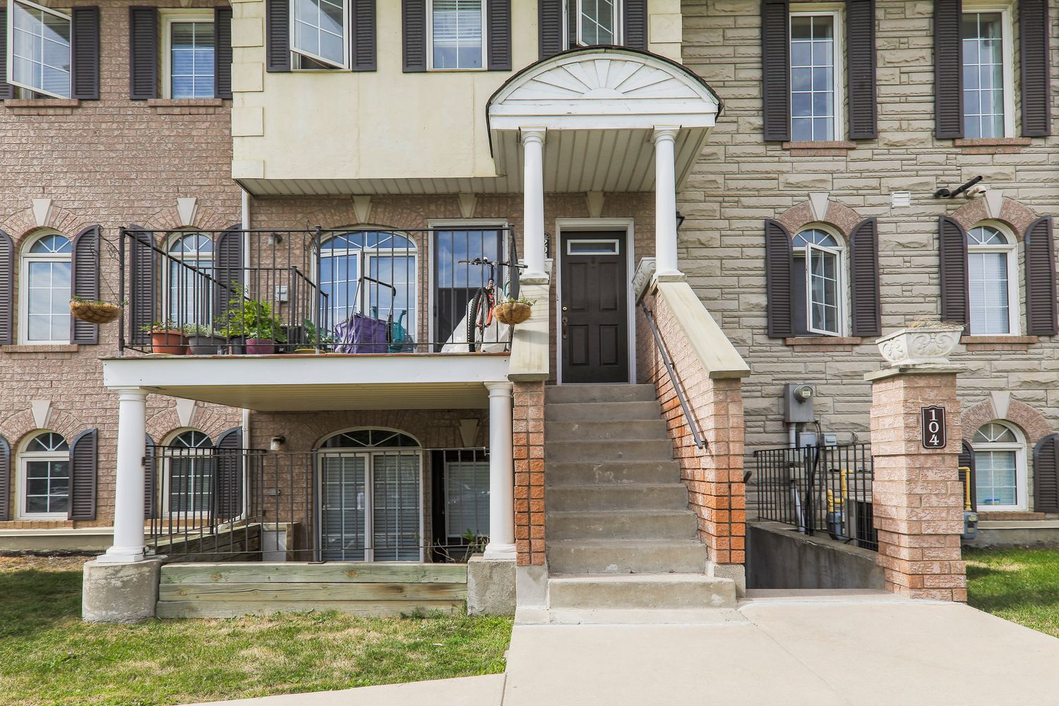 50-74 Sidney Belsey Crescent. Sidney Belsey Crescent Townhomes is located in  York Crosstown, Toronto - image #4 of 4