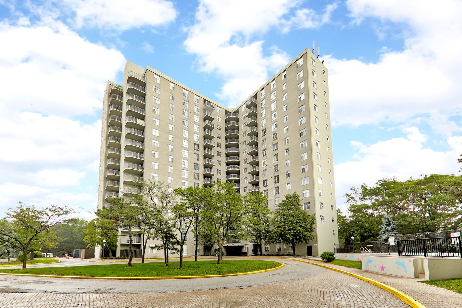 3559 Eglinton Avenue. Eglinton Park Place is located in  York Crosstown, Toronto - image #1 of 4