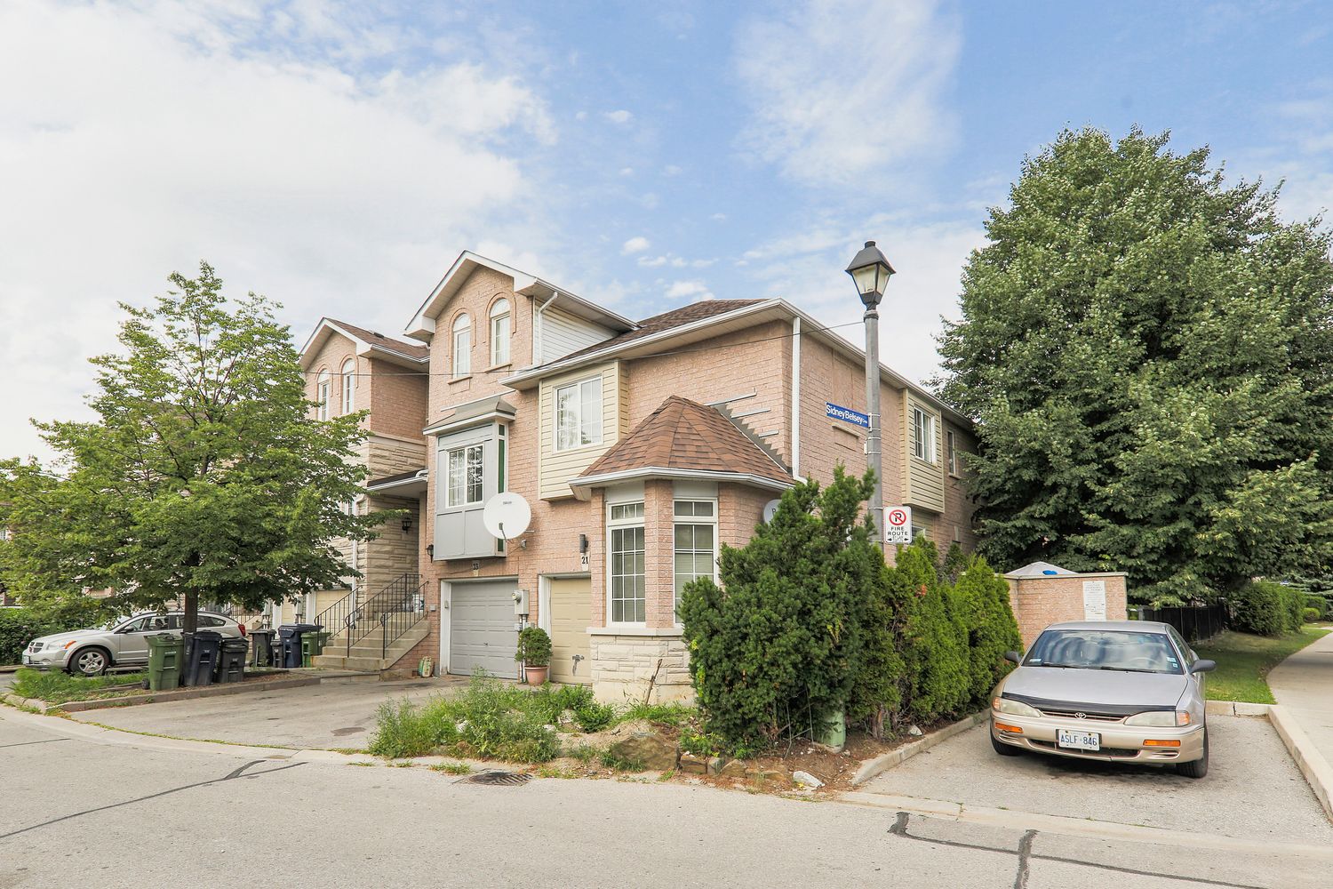 21-36 Pioneer Avenue. Pioneer Townhomes is located in  York Crosstown, Toronto - image #1 of 5