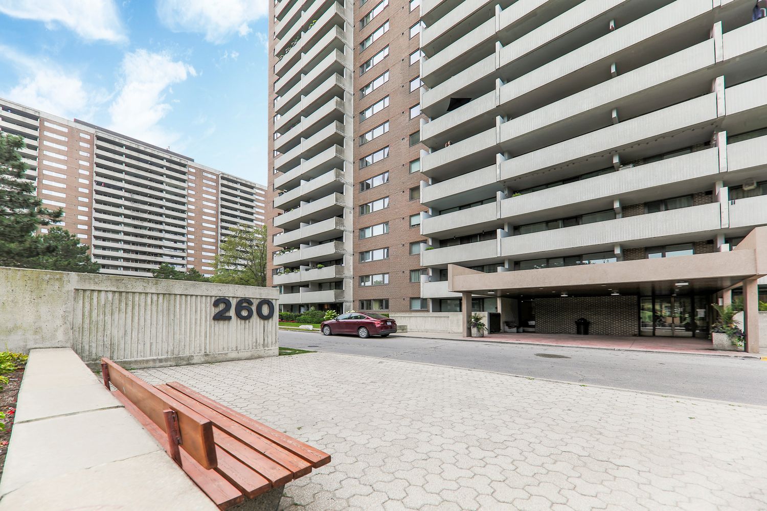 250 Scarlett Road. Lambton Square is located in  York Crosstown, Toronto - image #5 of 5