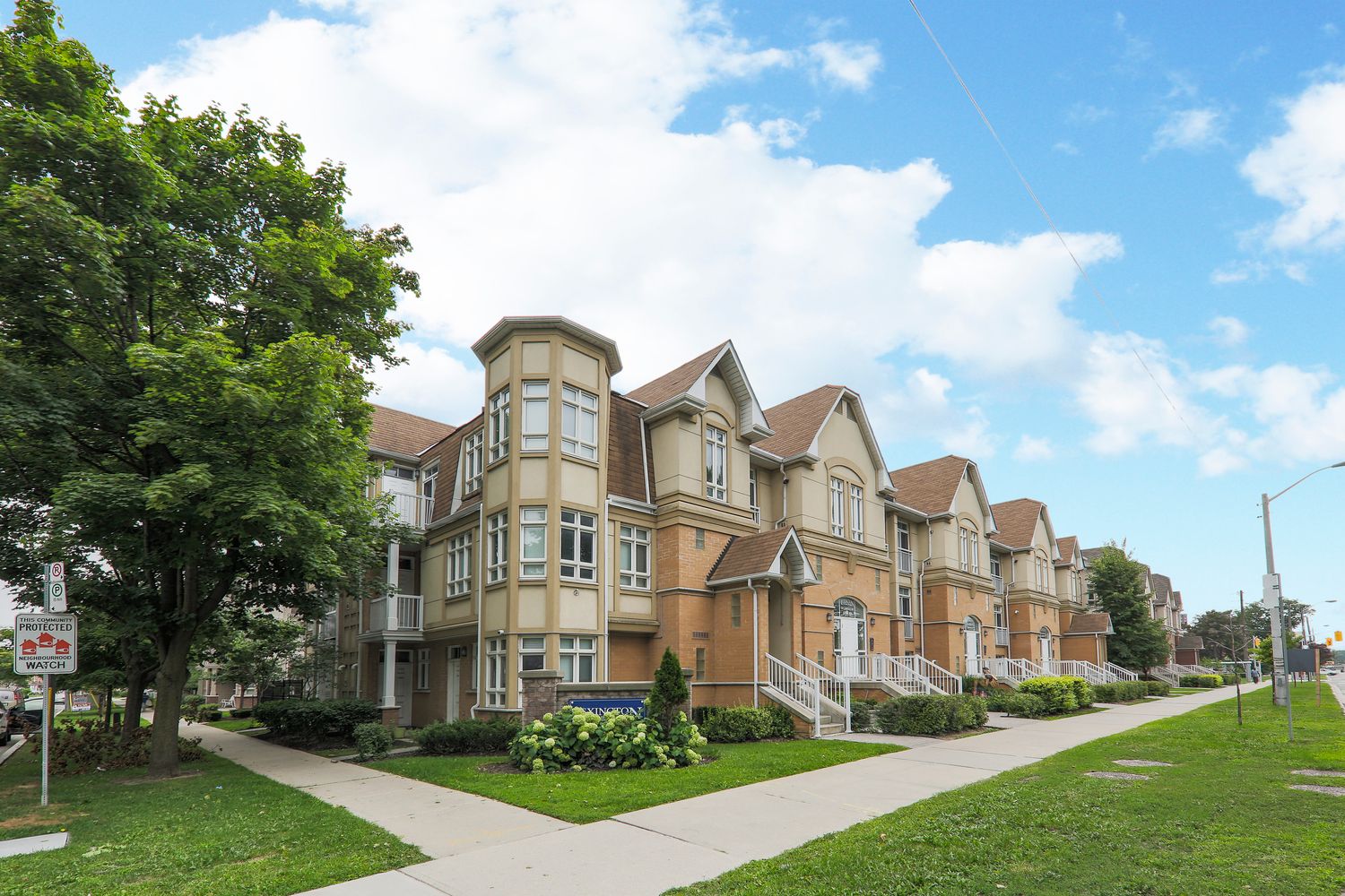 1947-1949 Lawrence Avenue W. Lexington on The Green Condos is located in  York Crosstown, Toronto - image #1 of 5