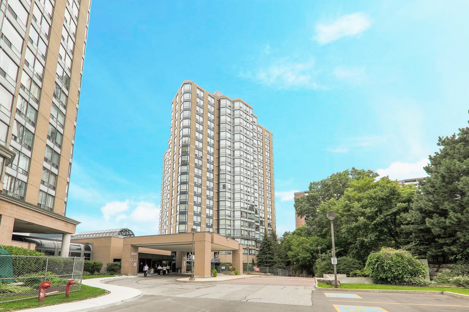 1 Hickory Tree Road. River Ridge is located in  York Crosstown, Toronto - image #1 of 6
