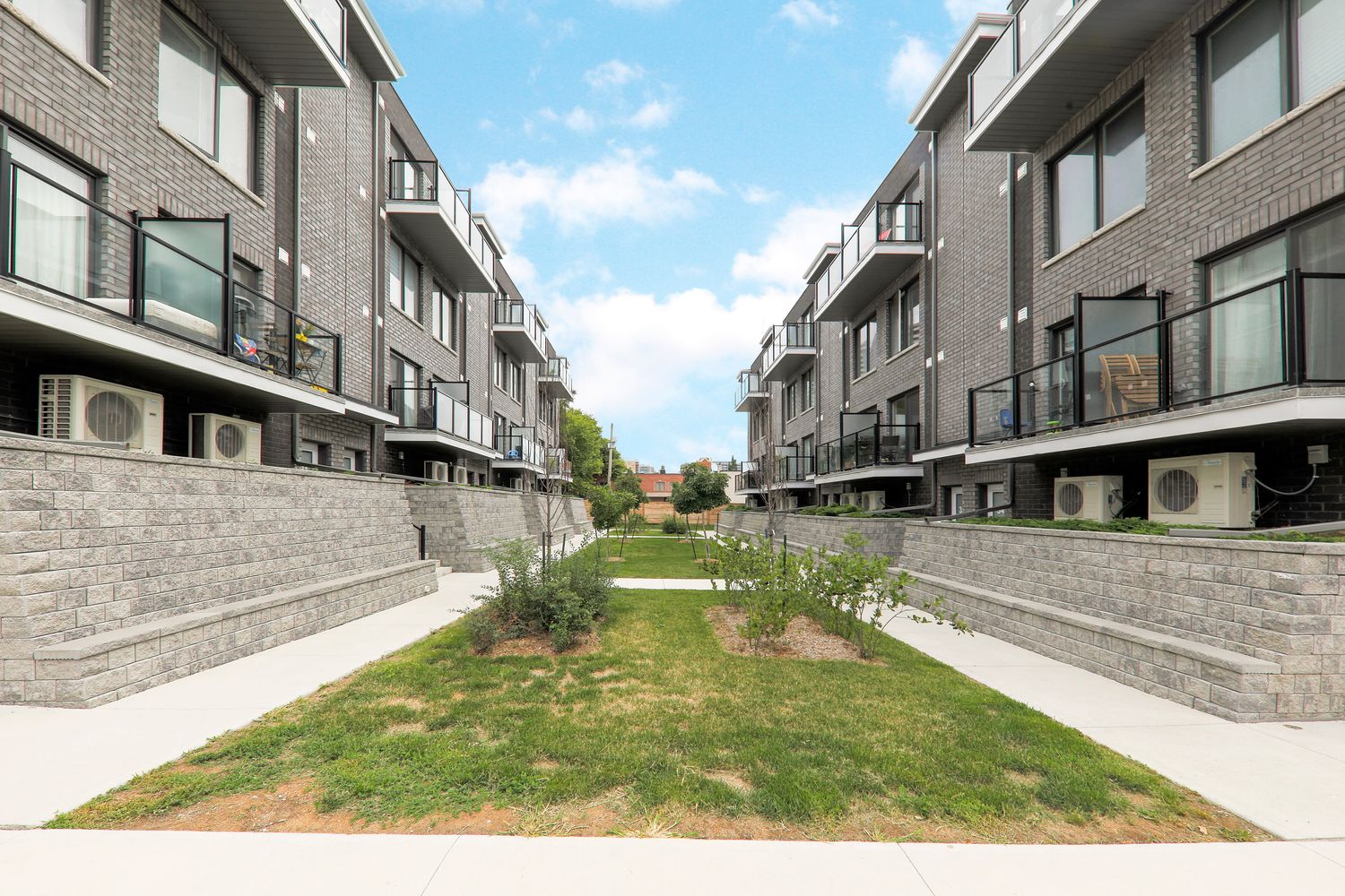 2059-2063 Weston Road. W Towns is located in  York Crosstown, Toronto - image #3 of 4