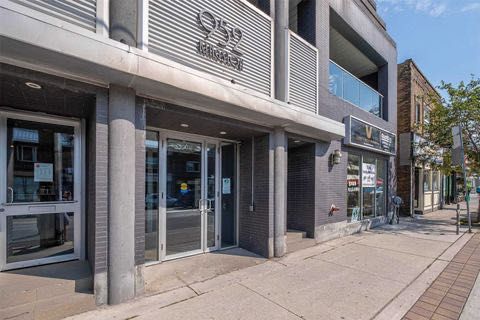 952 Kingston Road. Modern Beach Lofts is located in  East End, Toronto - image #1 of 3