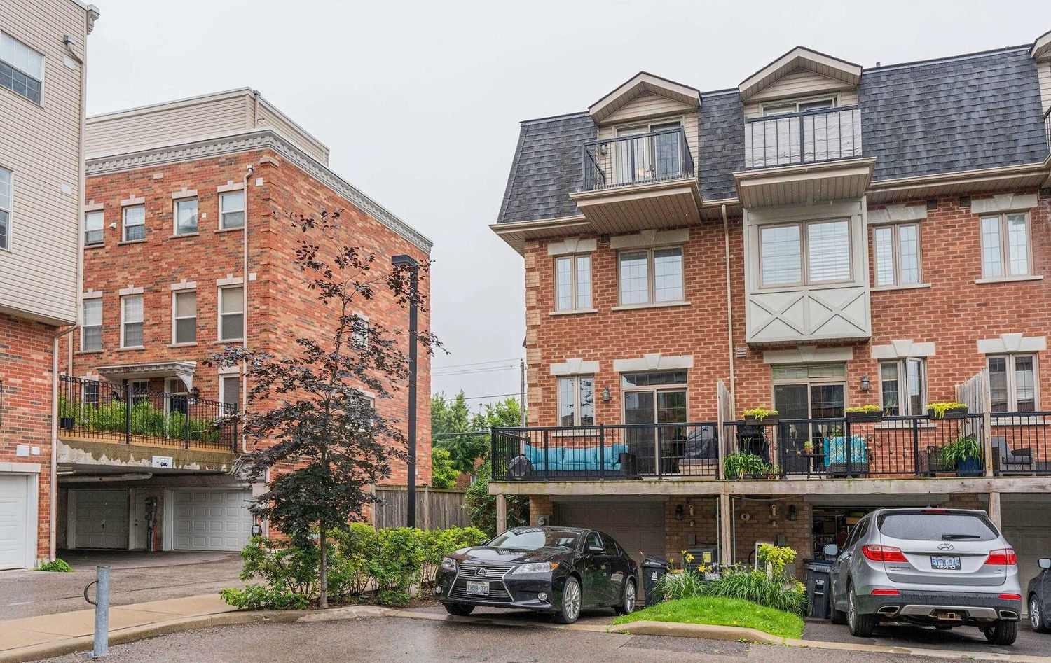 2234-2260 Gerrard Street E. Upper Beaches Residences is located in  East End, Toronto - image #3 of 3