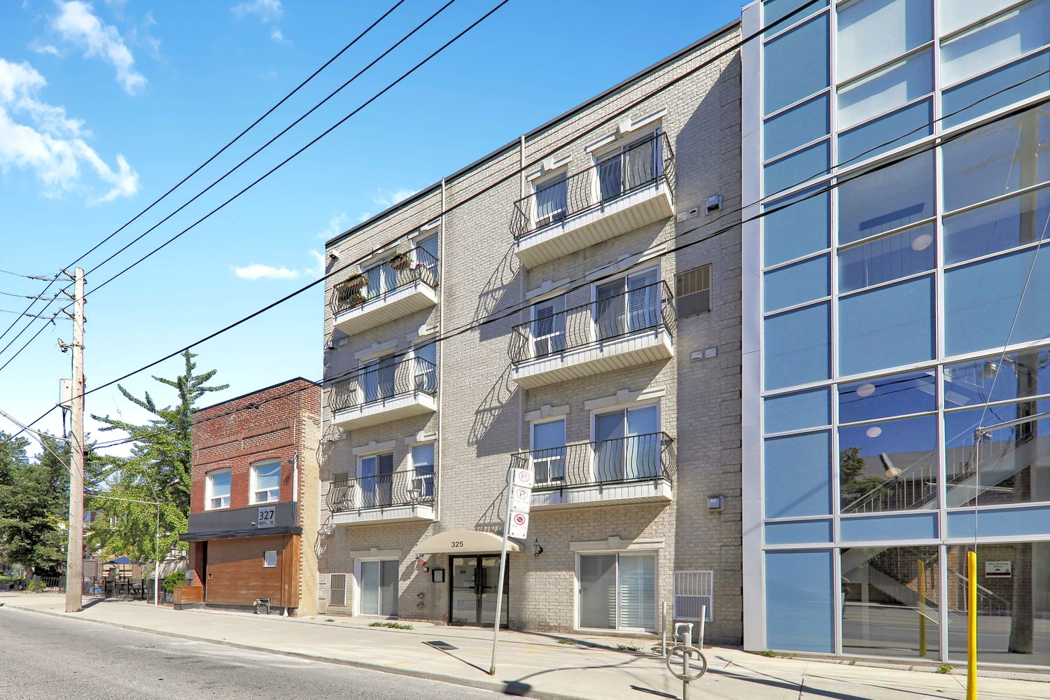 325 Kingston Road. 325 Kingston Road Condos is located in  East End, Toronto - image #1 of 4