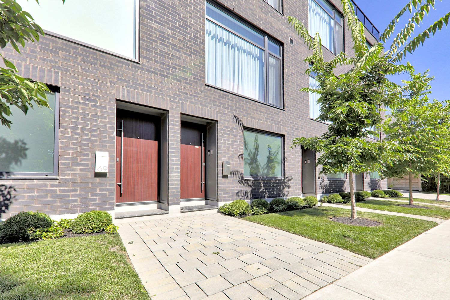 715 Kingston Road. The Winthorpe Condos is located in  East End, Toronto - image #3 of 4