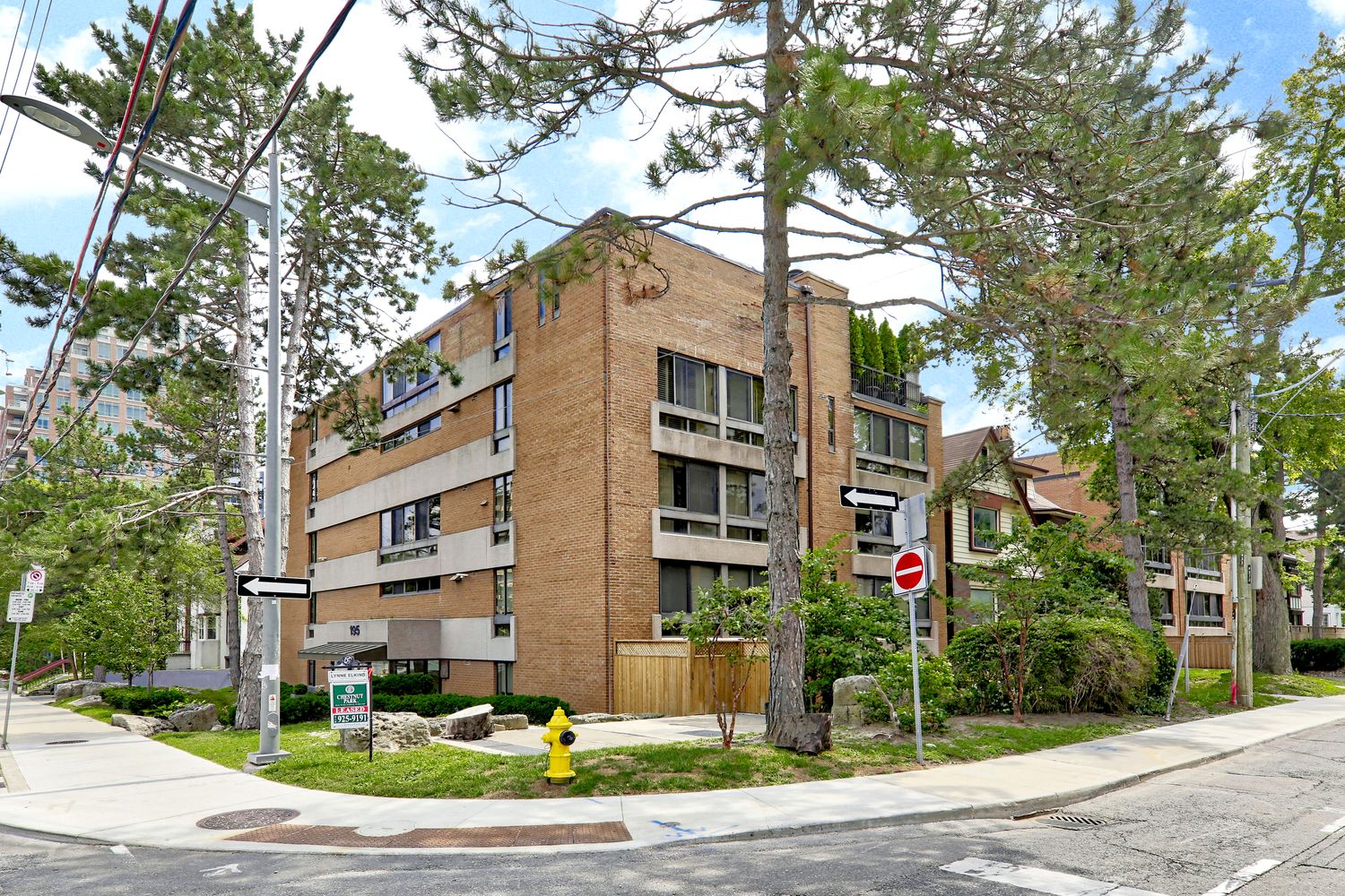 195 St Clair Avenue W. 195 St Clair Avenue West Condos is located in  Midtown, Toronto - image #2 of 4