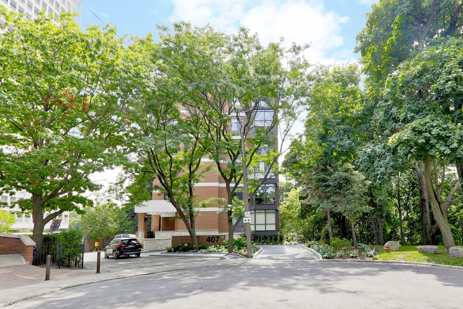 407 Walmer Road. 407 Walmer Road Condos is located in  Midtown, Toronto - image #1 of 4