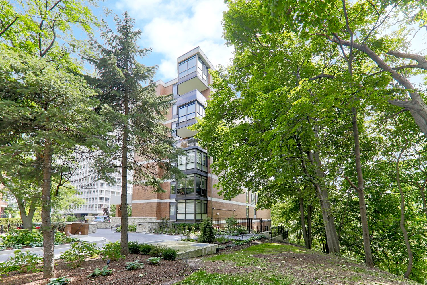 407 Walmer Road. 407 Walmer Road Condos is located in  Midtown, Toronto - image #2 of 4