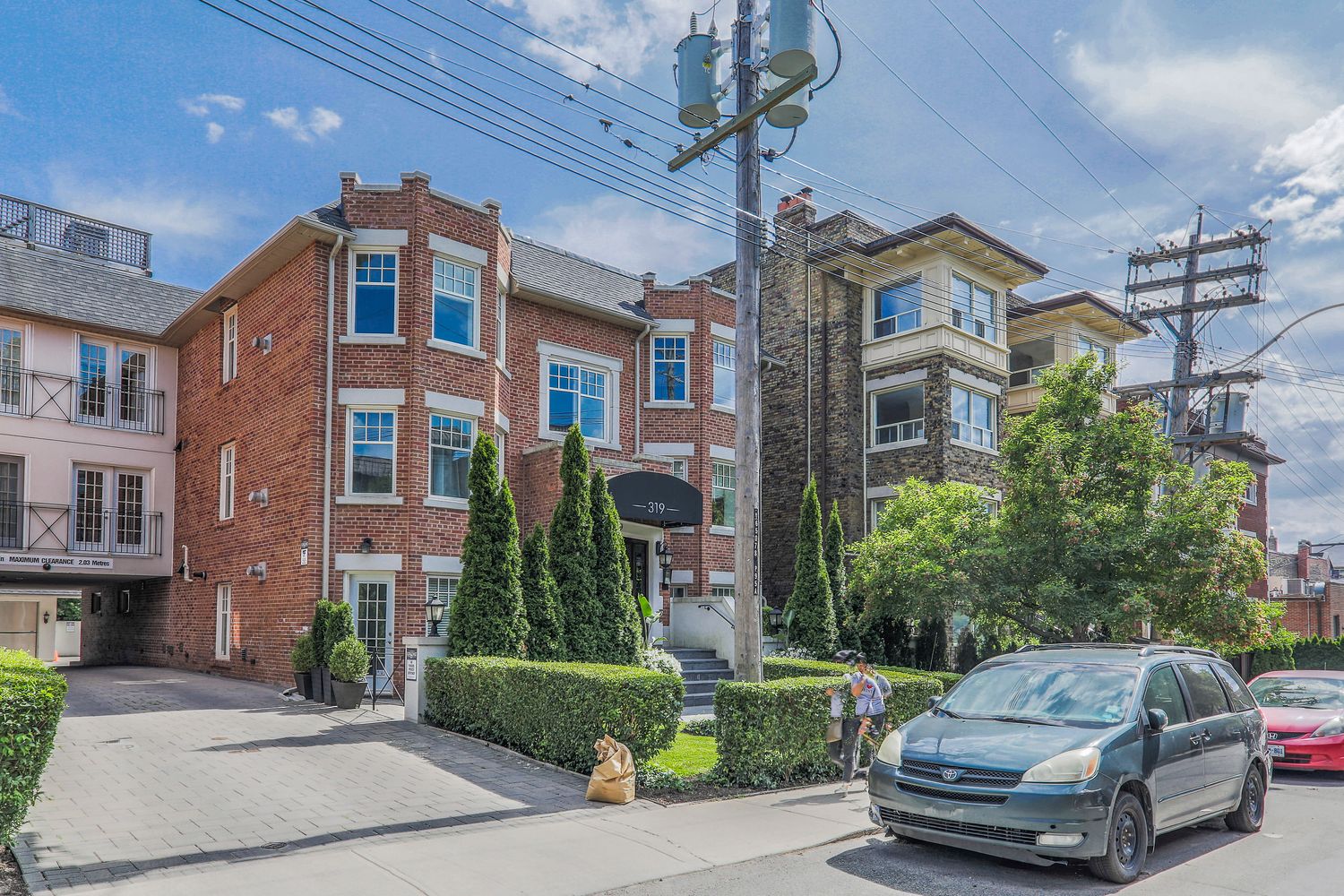 319 Lonsdale Road. Condominiums Of Forest Hill Village is located in  Midtown, Toronto - image #1 of 4