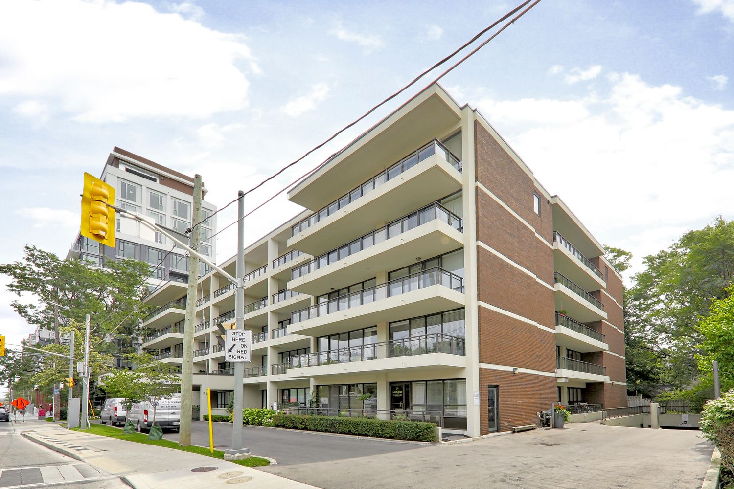 235 St Clair Avenue W. The Dunvegan Condos is located in  Midtown, Toronto - image #1 of 4