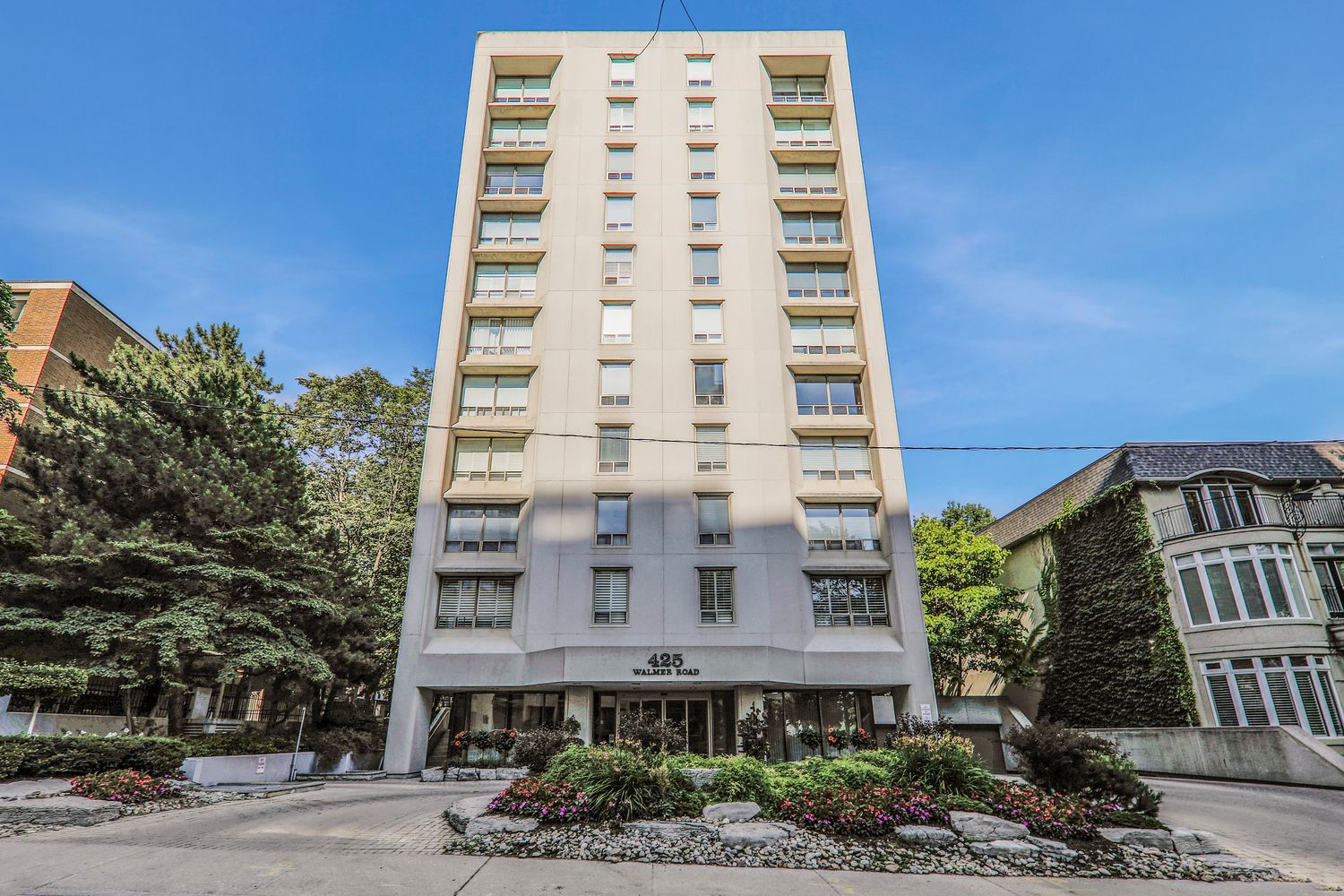 425 Walmer Road. 425 Walmer Road Condos is located in  Midtown, Toronto - image #1 of 3