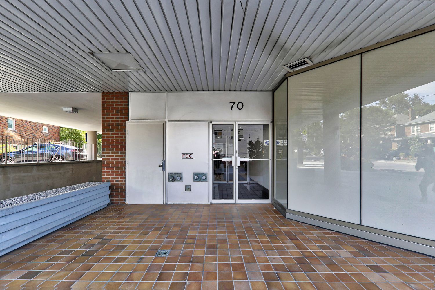 70 Elmsthorpe Avenue. 70 Elmsthorpe ave is located in  Midtown, Toronto - image #4 of 4