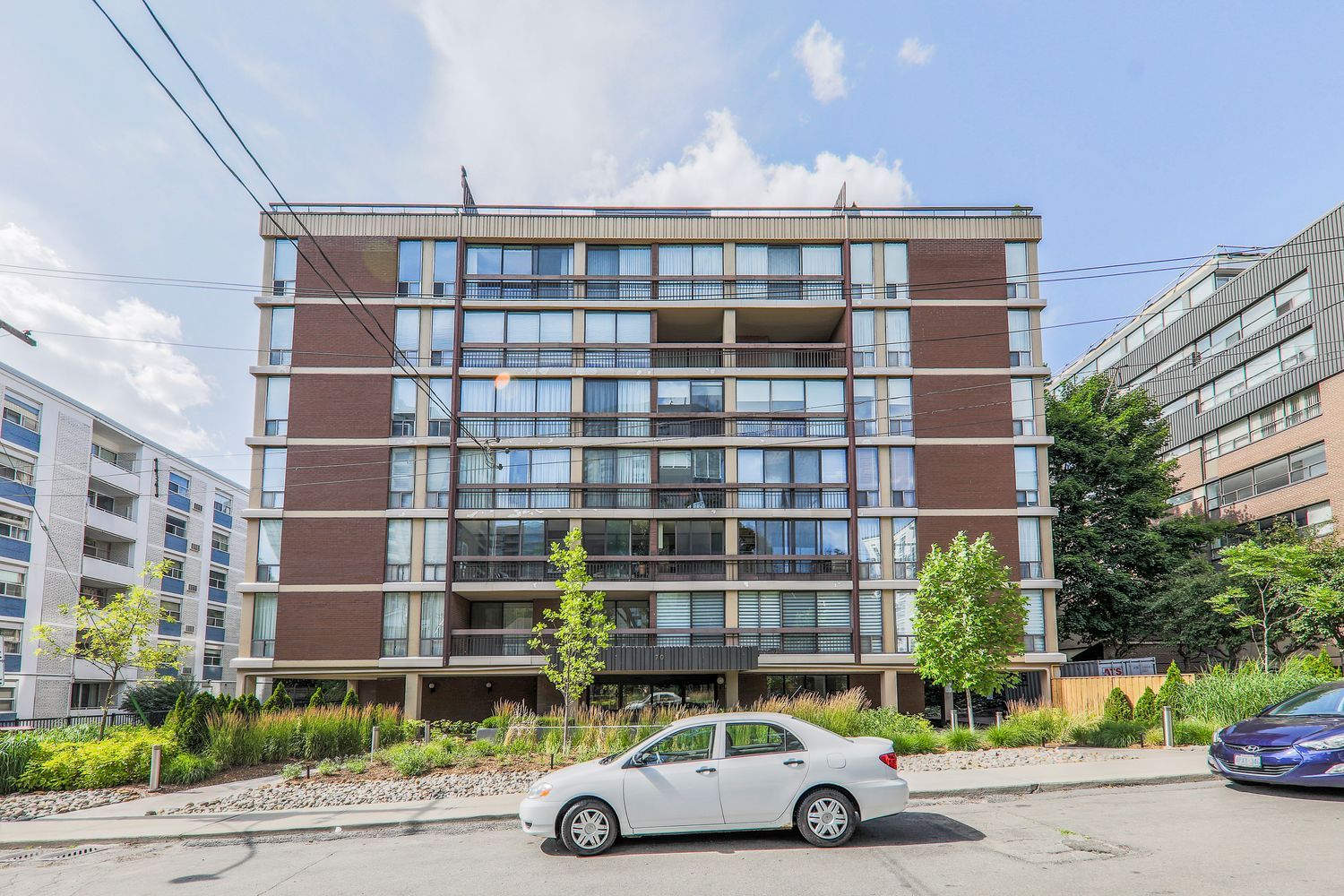 70 Montclair Avenue. 70 Montclair Condos is located in  Midtown, Toronto - image #2 of 4