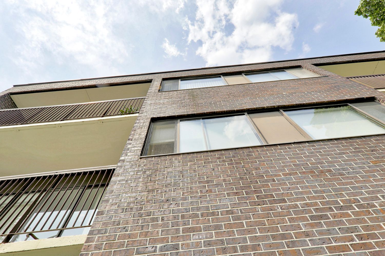 166 Sherwood Avenue. 166 Sherwood Avenue Condos is located in  Midtown, Toronto - image #3 of 4