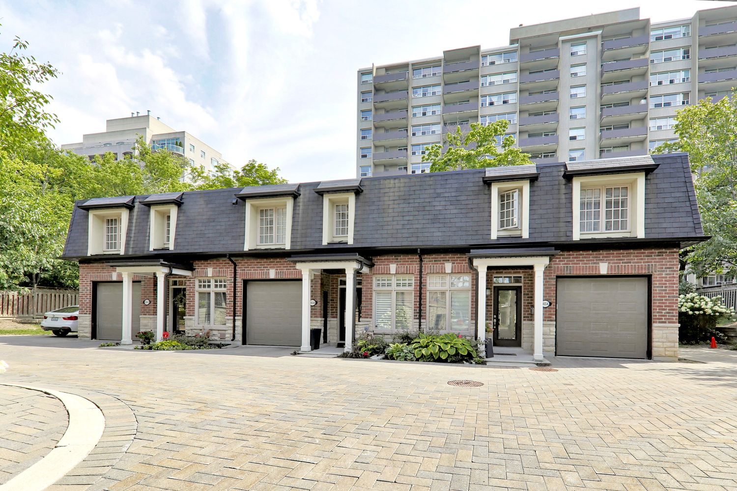 359-377 Roehampton Avenue. Roehampton Townhomes is located in  Midtown, Toronto - image #3 of 4