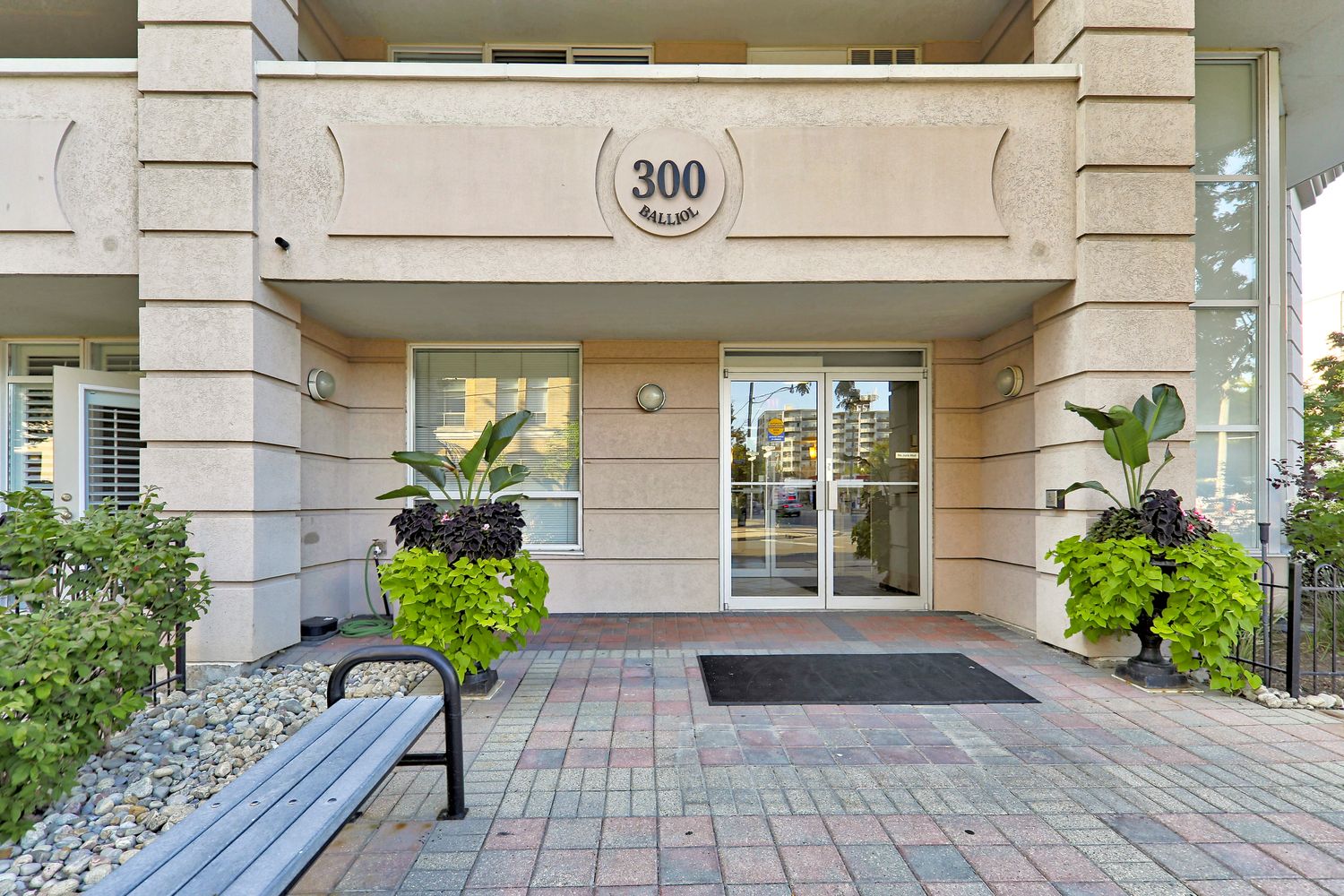 300 Balliol Street. 300 Balliol Street Condos is located in  Midtown, Toronto - image #4 of 5